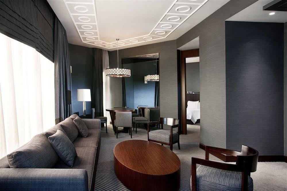 Sheraton Batumi Hotel Ngoại thất bức ảnh A suite at the hotel