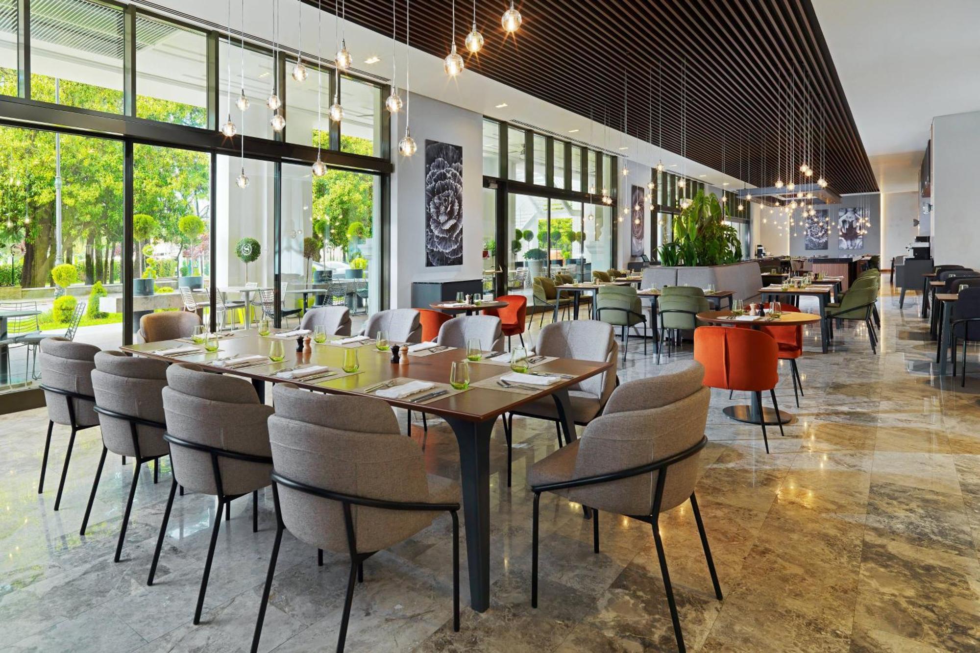 Sheraton Batumi Hotel Ngoại thất bức ảnh The restaurant