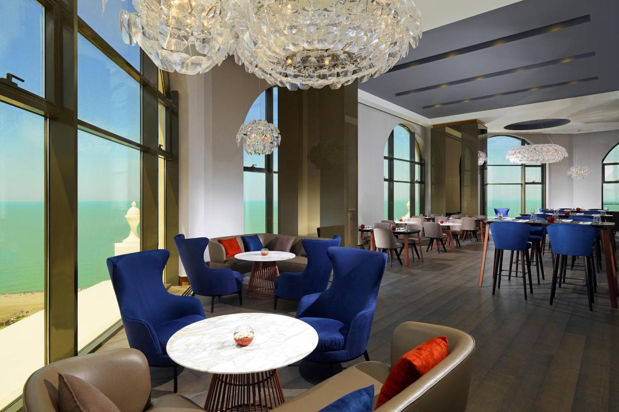Sheraton Batumi Hotel Ngoại thất bức ảnh The Lounge at the 360° Sky Lounge