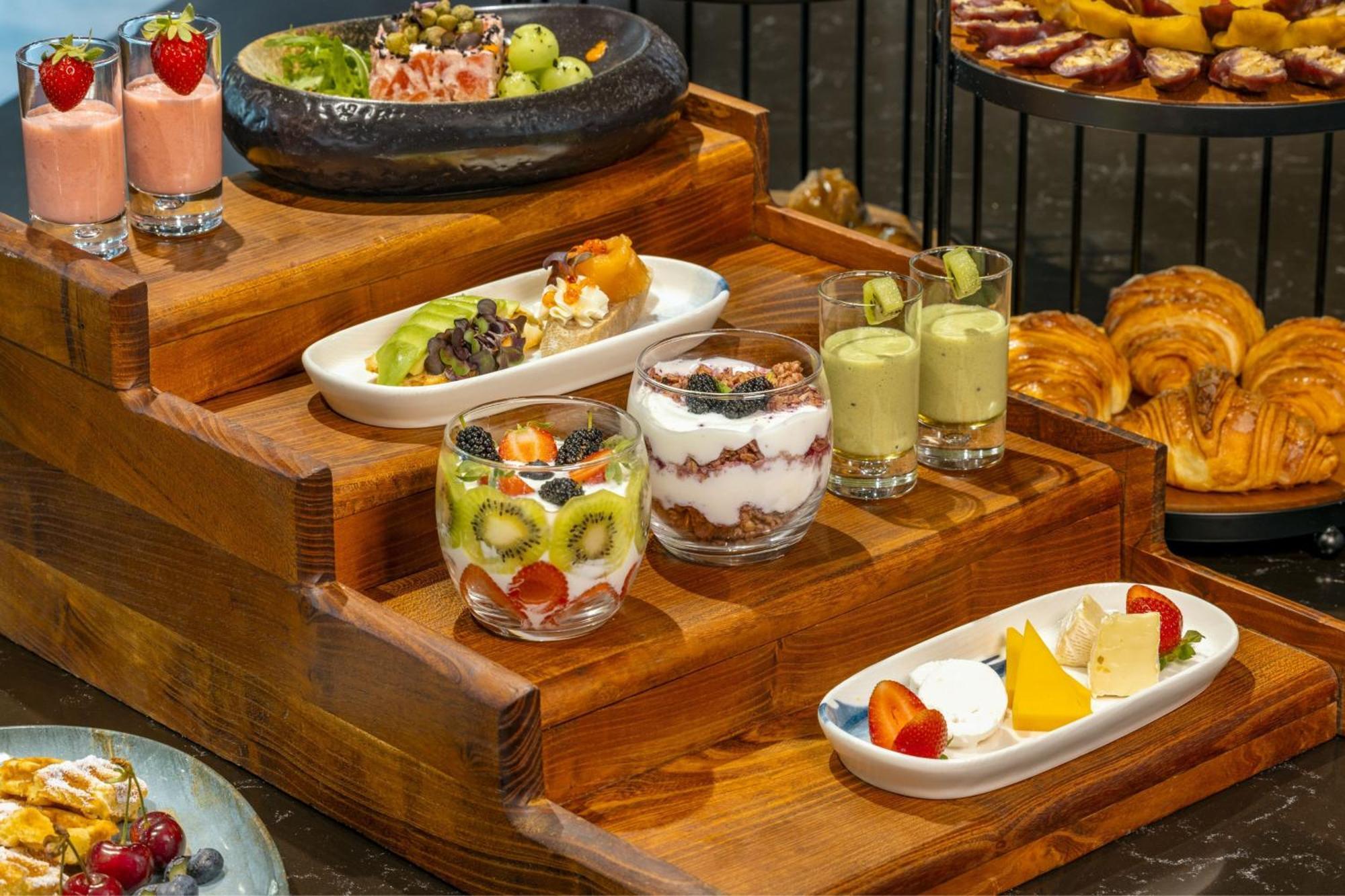 Sheraton Batumi Hotel Ngoại thất bức ảnh A selection of desserts