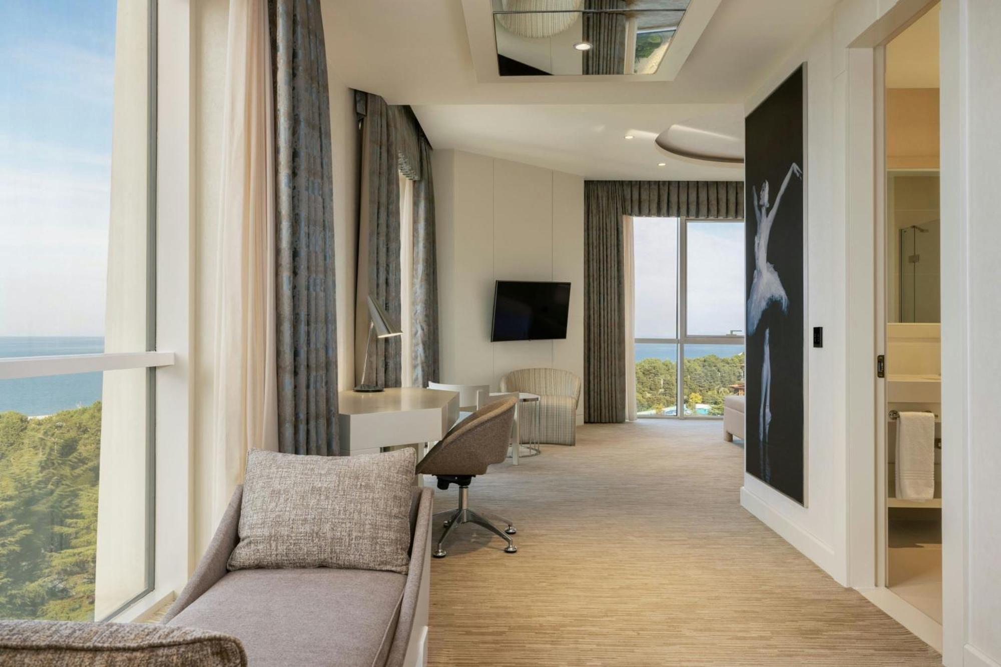 Sheraton Batumi Hotel Ngoại thất bức ảnh Suite