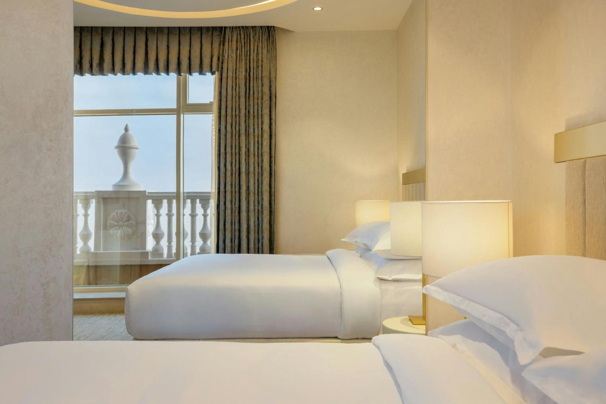 Sheraton Batumi Hotel Ngoại thất bức ảnh Deluxe room